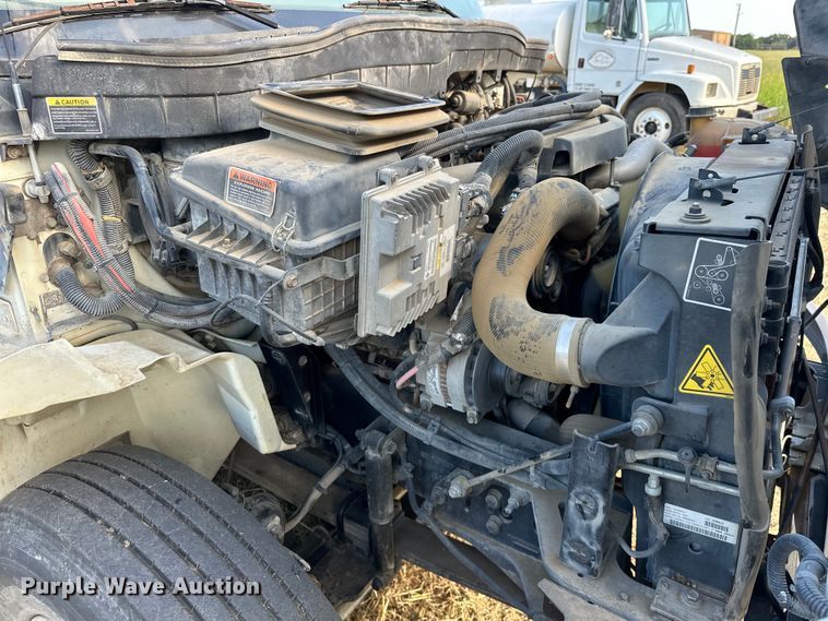 image for item EJ8906 2012 International  4300 street sweeper truck