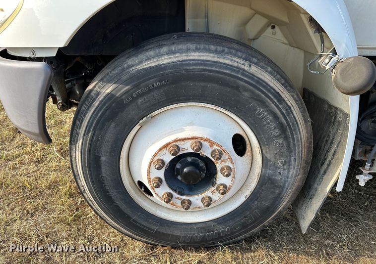 image for item EJ8906 2012 International  4300 street sweeper truck