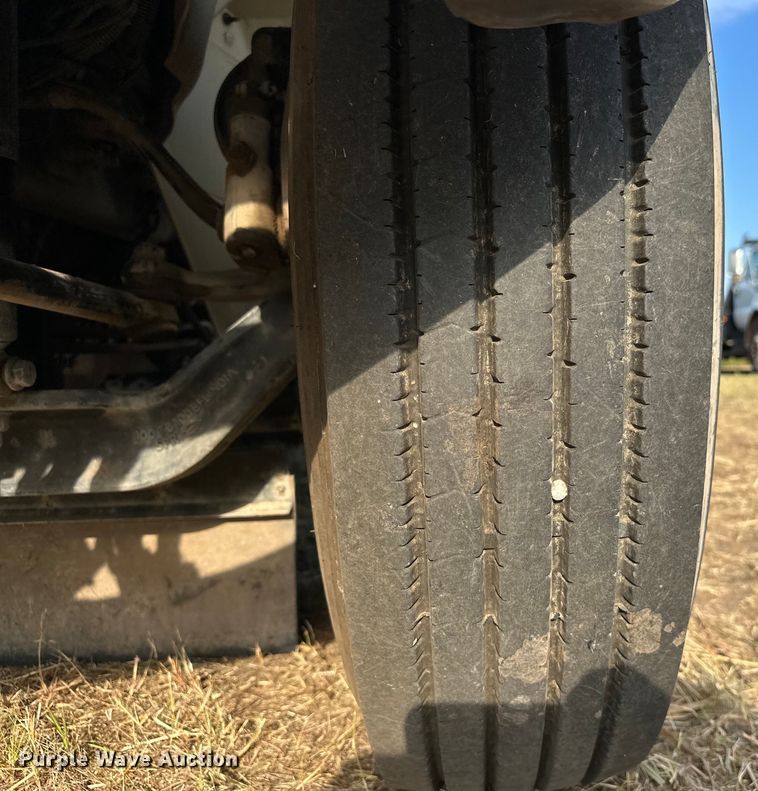 image for item EJ8906 2012 International  4300 street sweeper truck