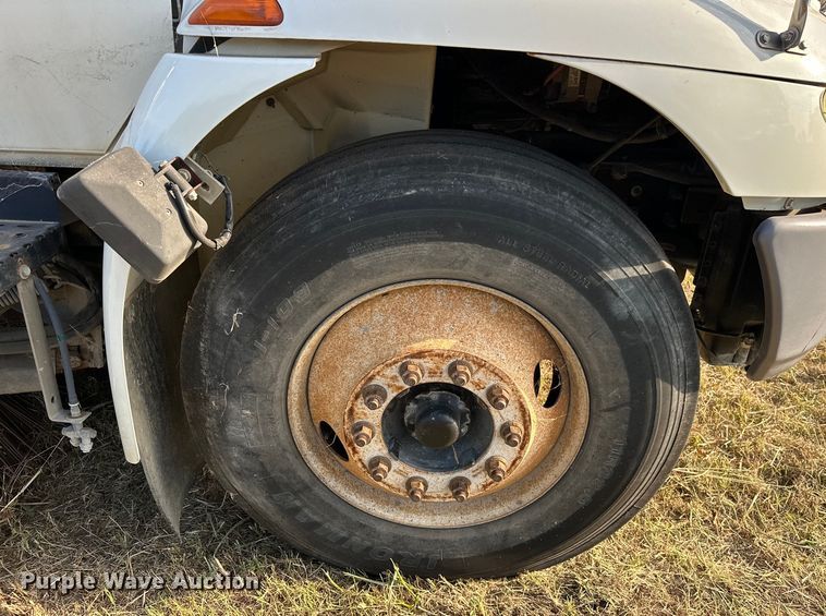 image for item EJ8906 2012 International  4300 street sweeper truck