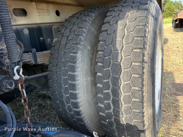 image for item EJ8906 2012 International  4300 street sweeper truck