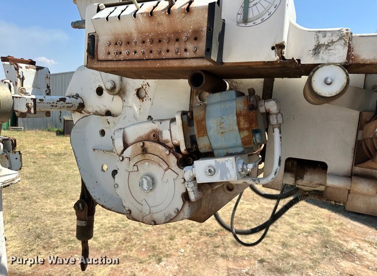 image for item EJ8914 IHI IC50 track carrier with digger derrick 