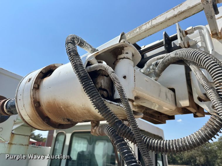 image for item EJ8914 IHI IC50 track carrier with digger derrick 