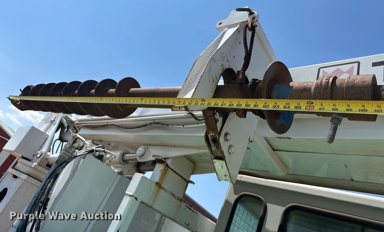 image for item EJ8914 IHI IC50 track carrier with digger derrick 