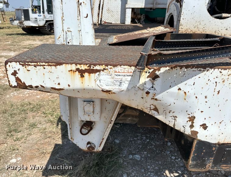 image for item EJ8914 IHI IC50 track carrier with digger derrick 