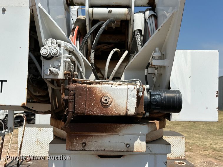 image for item EJ8914 IHI IC50 track carrier with digger derrick 