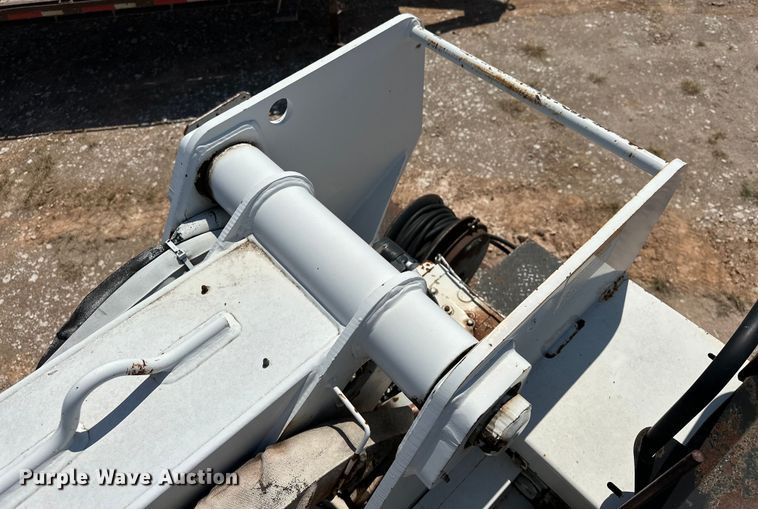 image for item EJ8914 IHI IC50 track carrier with digger derrick 