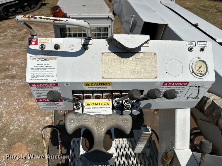 image for item EJ8914 IHI IC50 track carrier with digger derrick 