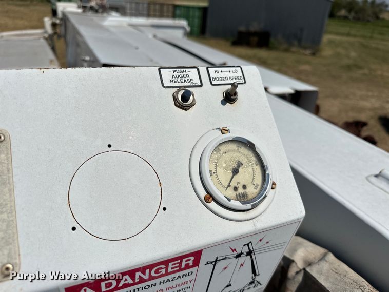 image for item EJ8914 IHI IC50 track carrier with digger derrick 