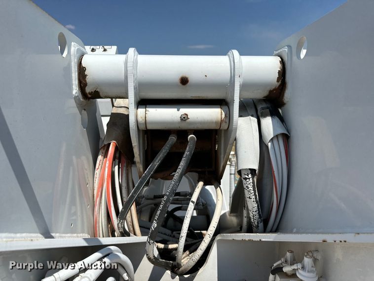 image for item EJ8914 IHI IC50 track carrier with digger derrick 