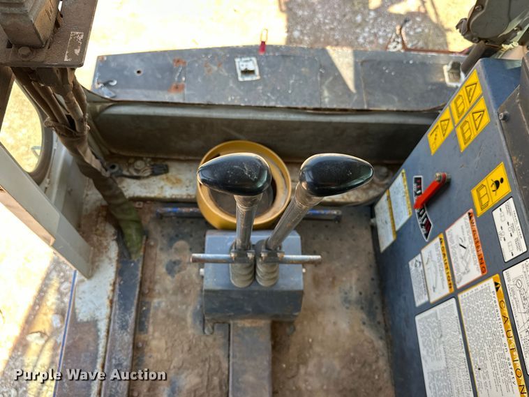 image for item EJ8914 IHI IC50 track carrier with digger derrick 