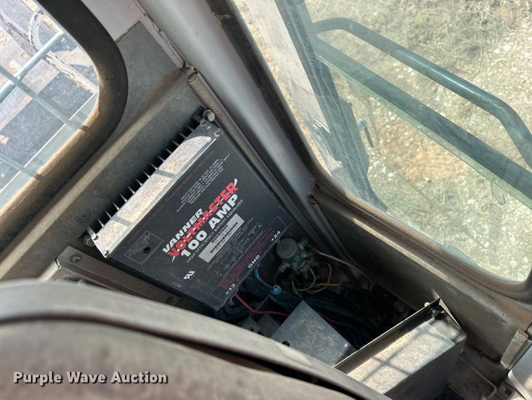 image for item EJ8914 IHI IC50 track carrier with digger derrick 