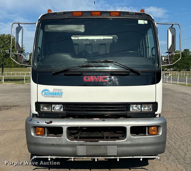 image for item EJ8931 2008 GMC  T7500 street sweeper truck
