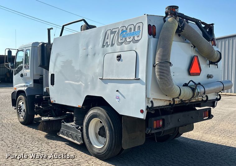 image for item EJ8931 2008 GMC  T7500 street sweeper truck