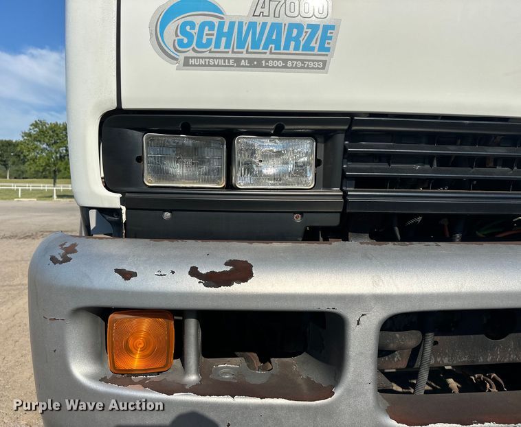 image for item EJ8931 2008 GMC  T7500 street sweeper truck