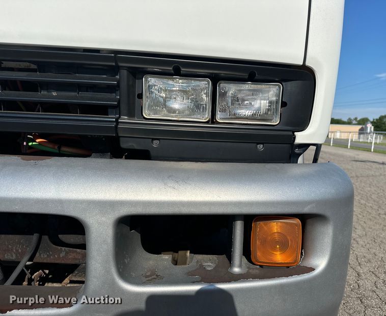 image for item EJ8931 2008 GMC  T7500 street sweeper truck