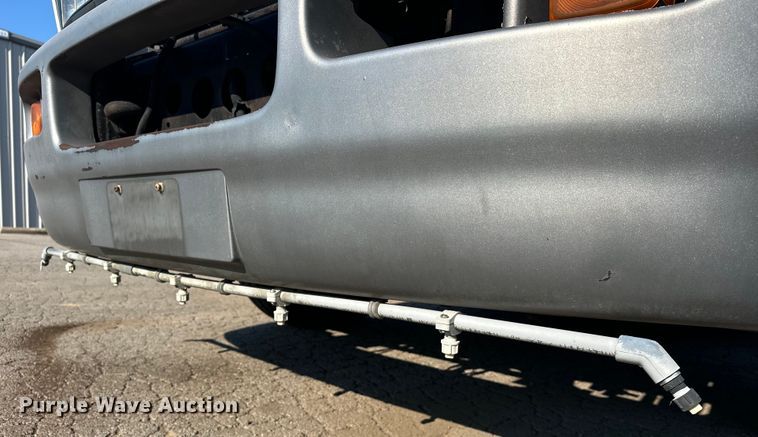 image for item EJ8931 2008 GMC  T7500 street sweeper truck