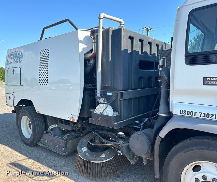image for item EJ8931 2008 GMC  T7500 street sweeper truck