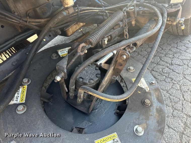 image for item EJ8931 2008 GMC  T7500 street sweeper truck