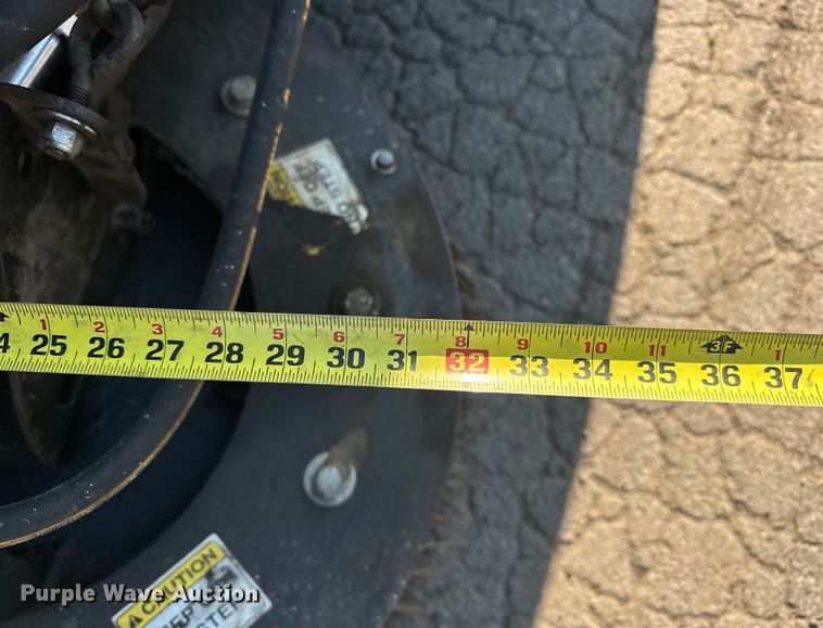 image for item EJ8931 2008 GMC  T7500 street sweeper truck