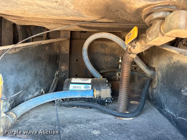 image for item EJ8931 2008 GMC  T7500 street sweeper truck