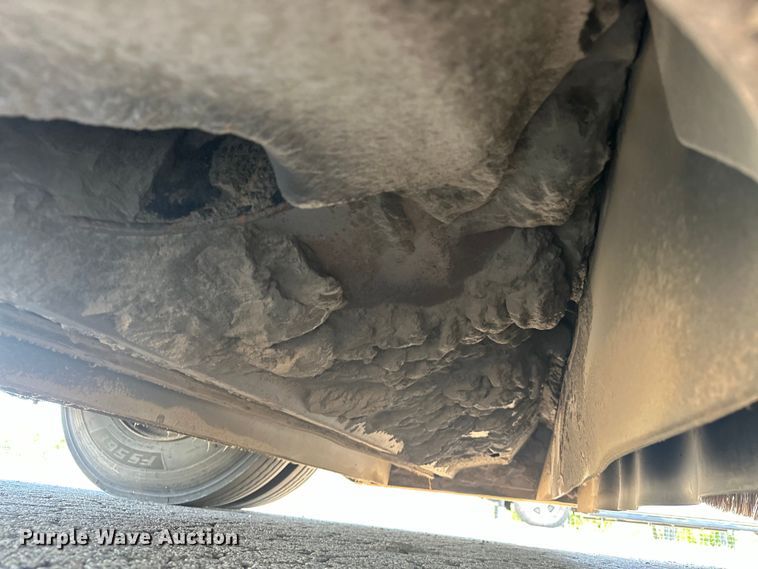 image for item EJ8931 2008 GMC  T7500 street sweeper truck