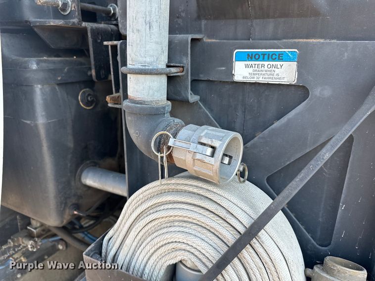 image for item EJ8931 2008 GMC  T7500 street sweeper truck