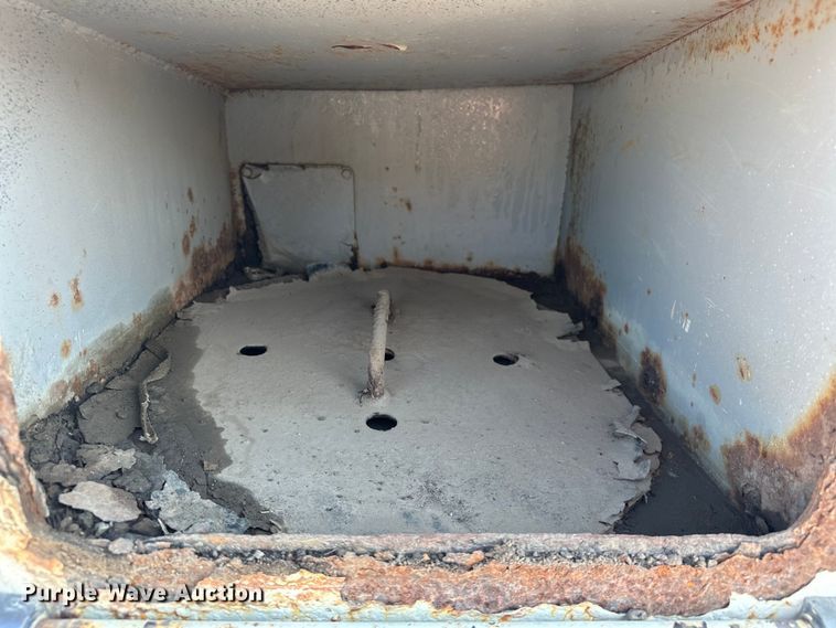 image for item EJ8931 2008 GMC  T7500 street sweeper truck