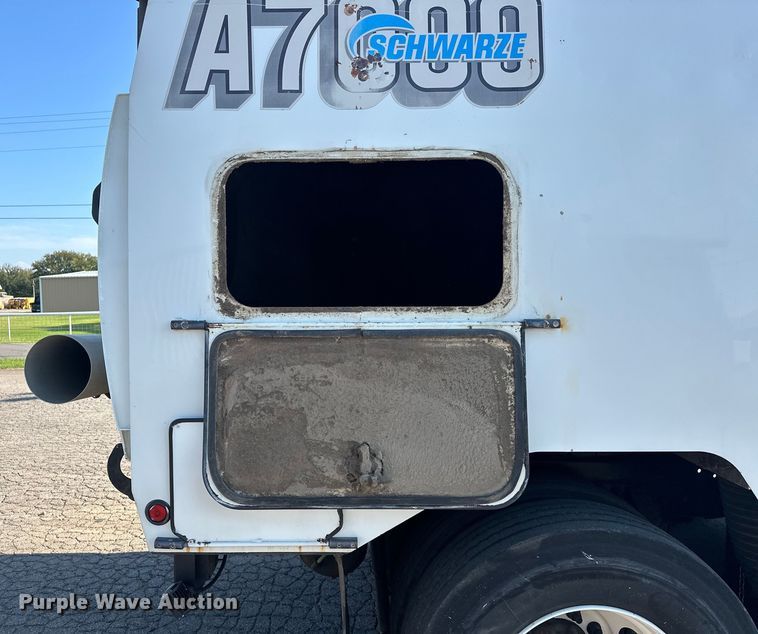 image for item EJ8931 2008 GMC  T7500 street sweeper truck