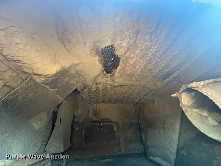 image for item EJ8931 2008 GMC  T7500 street sweeper truck