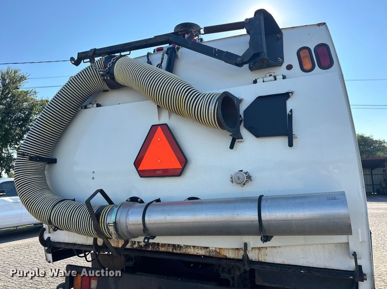image for item EJ8931 2008 GMC  T7500 street sweeper truck