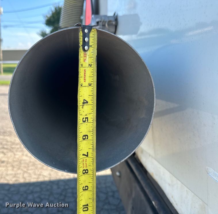 image for item EJ8931 2008 GMC  T7500 street sweeper truck