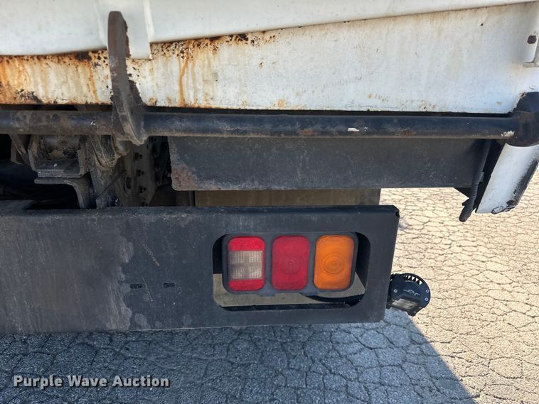 image for item EJ8931 2008 GMC  T7500 street sweeper truck