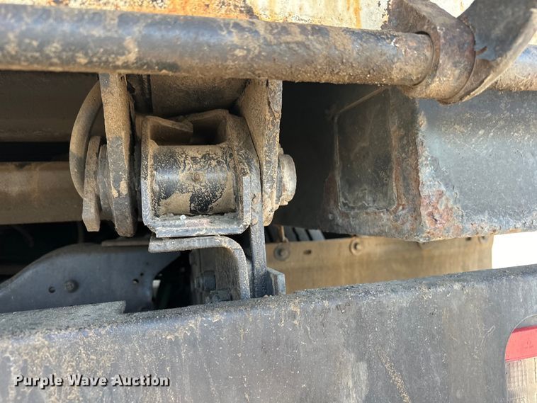 image for item EJ8931 2008 GMC  T7500 street sweeper truck