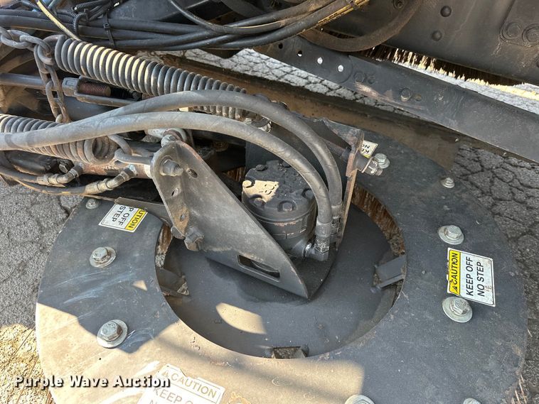 image for item EJ8931 2008 GMC  T7500 street sweeper truck