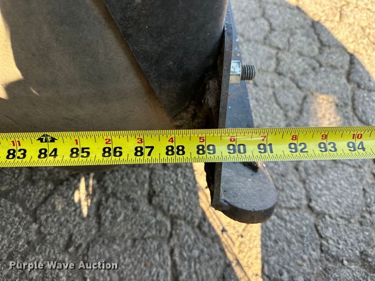 image for item EJ8931 2008 GMC  T7500 street sweeper truck