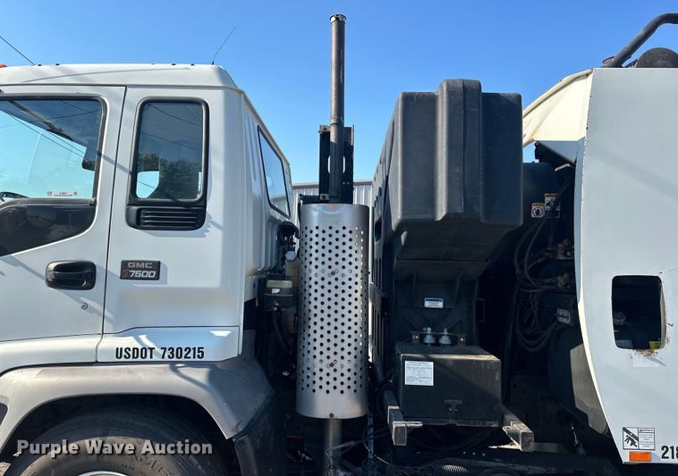 image for item EJ8931 2008 GMC  T7500 street sweeper truck
