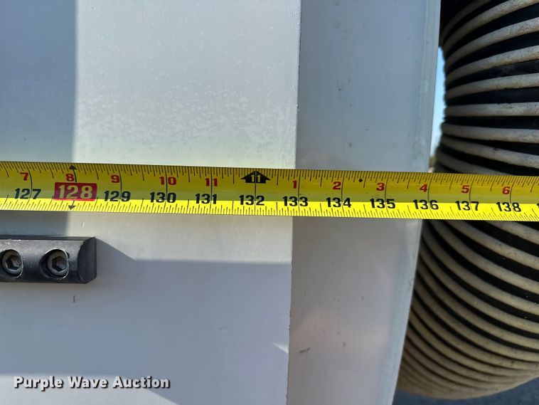 image for item EJ8931 2008 GMC  T7500 street sweeper truck