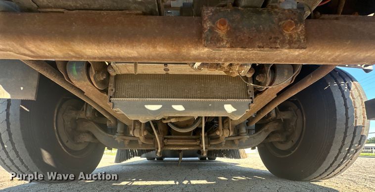 image for item EJ8931 2008 GMC  T7500 street sweeper truck