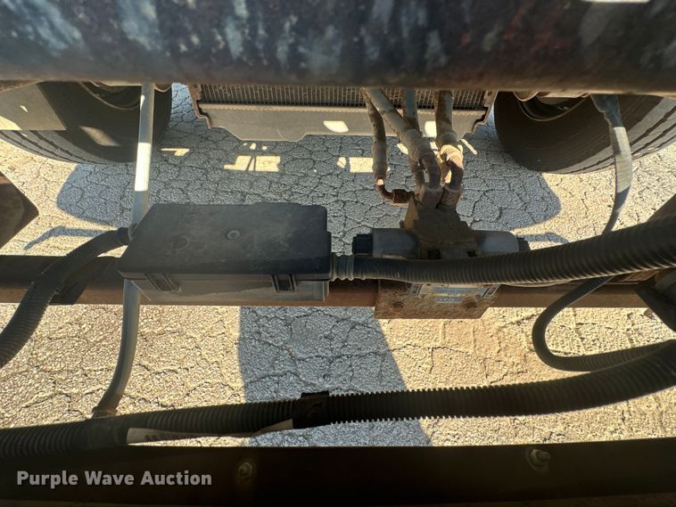 image for item EJ8931 2008 GMC  T7500 street sweeper truck