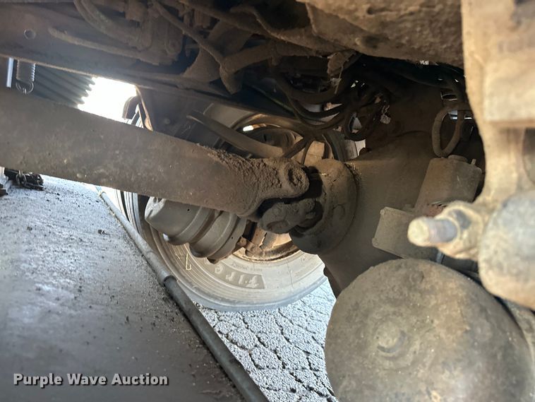 image for item EJ8931 2008 GMC  T7500 street sweeper truck