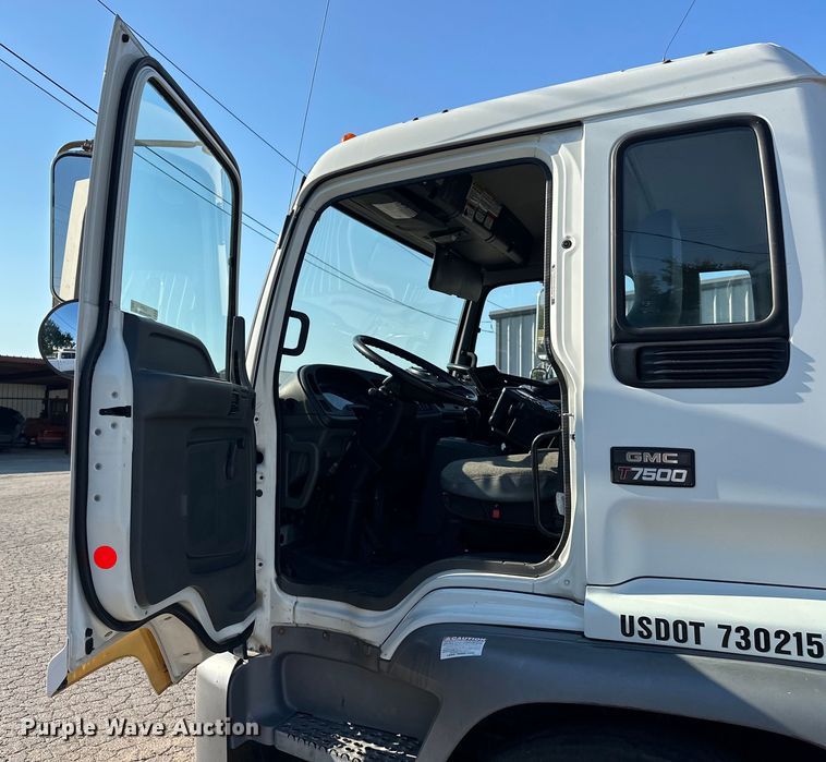 image for item EJ8931 2008 GMC  T7500 street sweeper truck