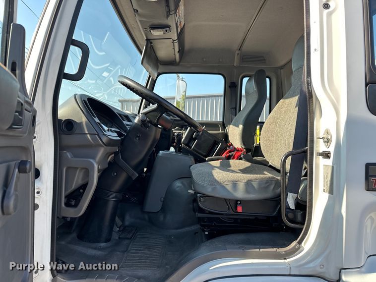 image for item EJ8931 2008 GMC  T7500 street sweeper truck