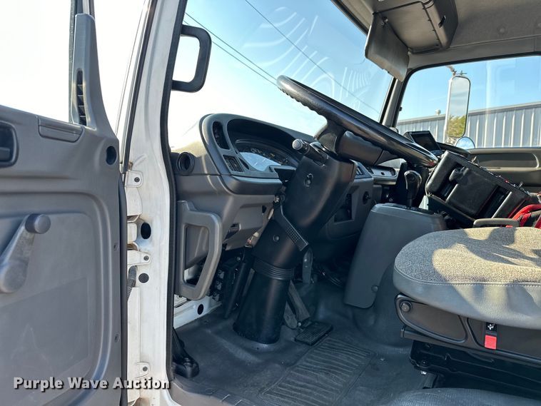 image for item EJ8931 2008 GMC  T7500 street sweeper truck