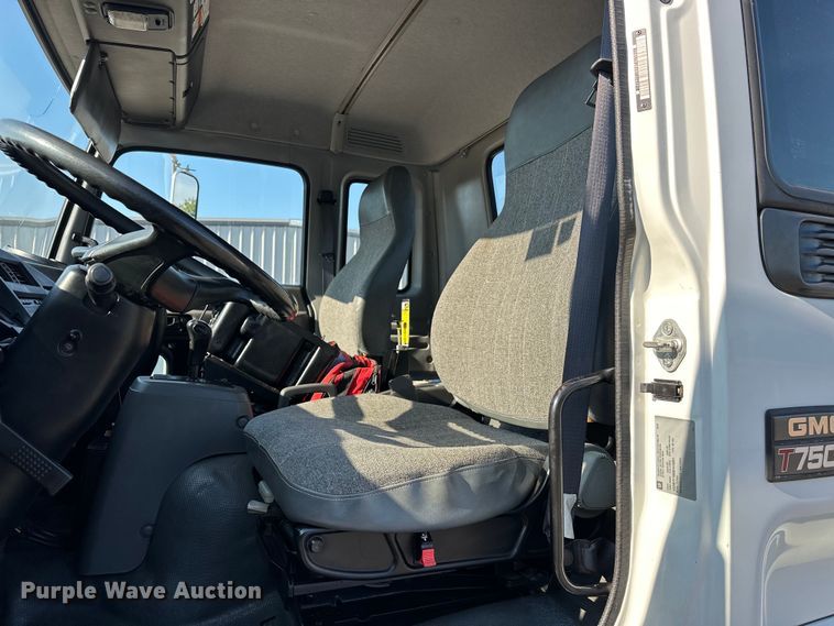 image for item EJ8931 2008 GMC  T7500 street sweeper truck