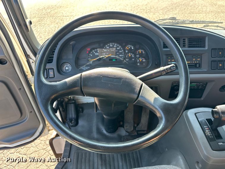 image for item EJ8931 2008 GMC  T7500 street sweeper truck