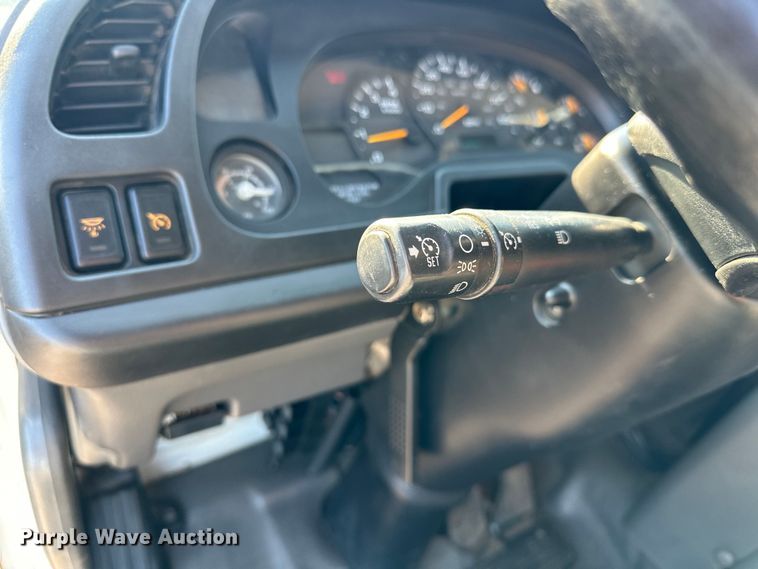 image for item EJ8931 2008 GMC  T7500 street sweeper truck