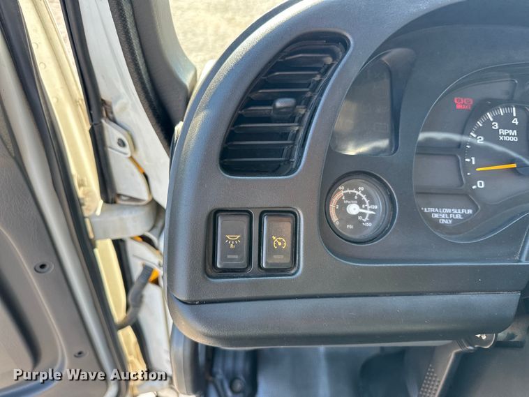 image for item EJ8931 2008 GMC  T7500 street sweeper truck