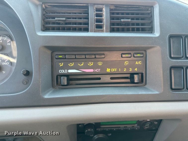 image for item EJ8931 2008 GMC  T7500 street sweeper truck