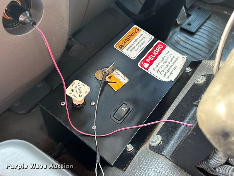 image for item EJ8931 2008 GMC  T7500 street sweeper truck